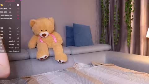 Snapshot of peek_in_my_window chatting on 02/18/25, 07:19 tony online show from 02/18/25, 07:19