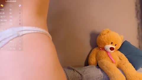 Snapshot of peek_in_my_window chatting on 02/25/25, 07:25 tony online show from 02/25/25, 07:25