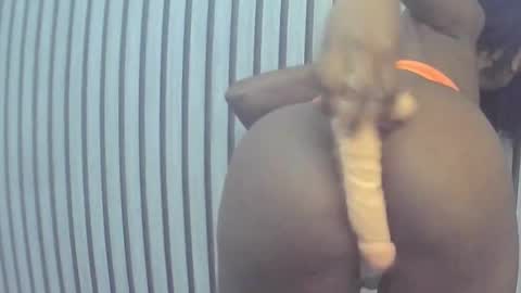 Lizzy online show from 10/22/25, 07:02