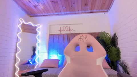 Snapshot of penelope_tay chatting on 02/23/25, 10:06 penelope online show from 02/23/25, 10:06