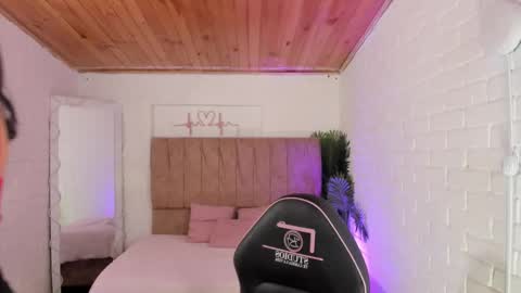 Snapshot of penelope_tay chatting on 09/21/25, 03:19 penelope online show from 09/21/25, 03:19