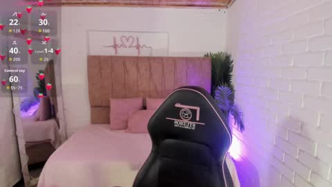 Snapshot of penelope_tay chatting on 09/24/25, 04:05 penelope online show from 09/24/25, 04:05