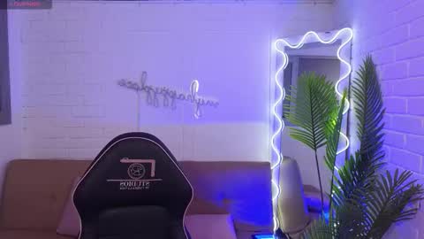 Snapshot of penelope_tay chatting on 10/09/25, 03:37 penelope online show from 10/09/25, 03:37