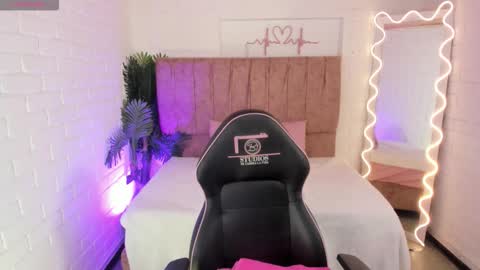 Snapshot of penelope_tay chatting on 10/30/25, 03:19 penelope online show from 10/30/25, 03:19