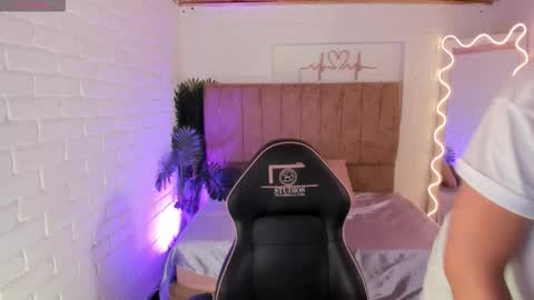 Snapshot of penelope_tay chatting on 11/09/25, 03:05 penelope online show from 11/09/25, 03:05