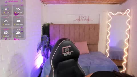 Snapshot of penelope_tay chatting on 11/15/25, 03:26 penelope online show from 11/15/25, 03:26