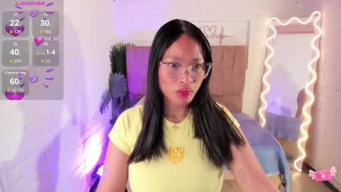 Snapshot of penelope_tay chatting on 11/16/25, 03:34 penelope online show from 11/16/25, 03:34