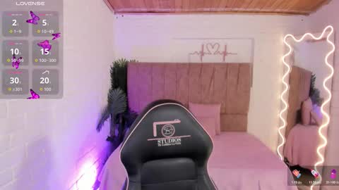 Snapshot of penelope_tay chatting on 11/23/25, 03:06 penelope online show from 11/23/25, 03:06