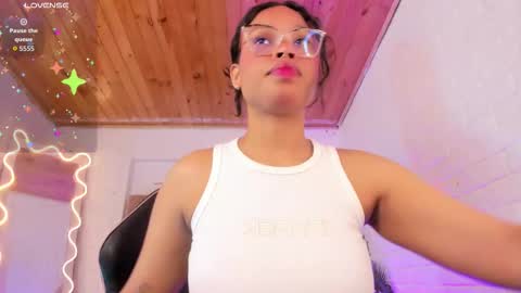 Snapshot of penelope_tay chatting on 11/27/25, 03:19 penelope online show from 11/27/25, 03:19