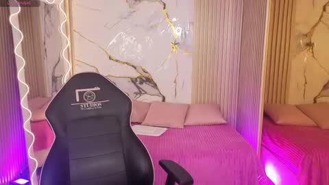 penelope online show from 04/15/26, 04:52