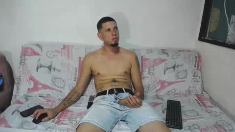 Snapshot of penelopeanddior chatting on 09/11/25, 05:02 independent model online show from 09/11/25, 05:02