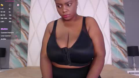 Snapshot of penelopeboobs_ chatting on 10/21/25, 07:03 online show from 10/21/25, 07:03