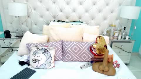 Penelope Laurent online show from 12/05/25, 12:47