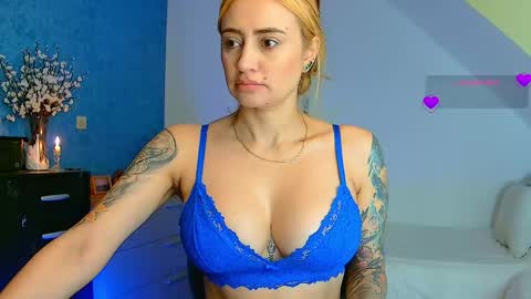 Snapshot of pennyy__ chatting on 04/01/26, 08:59 Hi Im Penelope better vibrations 1111 online show from 04/01/26, 08:59