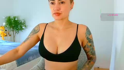 Snapshot of pennyy__ chatting on 07/03/26, 09:48 Hi Im Penelope better vibrations 1111 online show from 07/03/26, 09:48