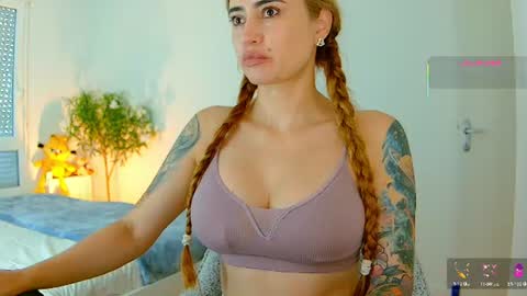 Snapshot of pennyy__ chatting on 07/10/26, 02:19 Hi Im Penelope better vibrations 1111 online show from 07/10/26, 02:19