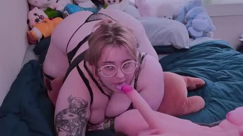 Snapshot of peppe_pimp chatting on 09/20/25, 04:57 Kim Byeoldae online show from 09/20/25, 04:57