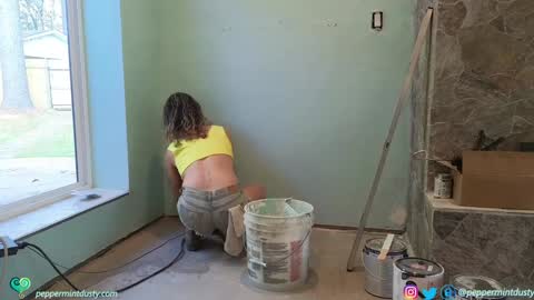 Peppermint and Dusty  online show from 11/14/25, 07:45