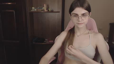 Farida online show from 12/24/24, 02:43