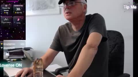 Snapshot of perdill chatting on 11/25/25, 12:16 Mr Pondaro online show from 11/25/25, 12:16