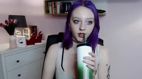 Madeline online show from 03/09/25, 02:43