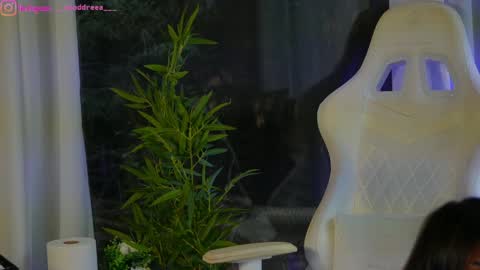 Dee online show from 12/04/24, 09:18