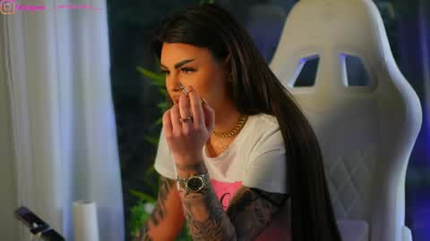 Dee online show from 12/16/24, 09:24