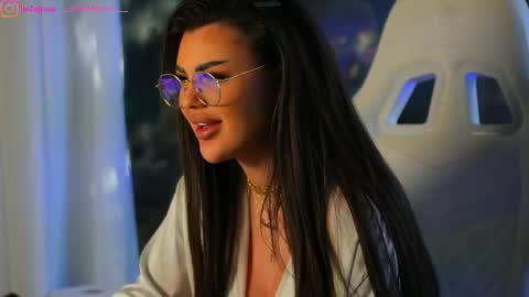 Dee online show from 12/18/24, 11:34