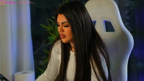 Dee online show from 12/19/24, 08:34