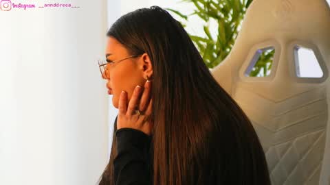 Dee online show from 02/19/25, 09:50