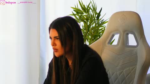 Dee online show from 02/21/25, 09:24