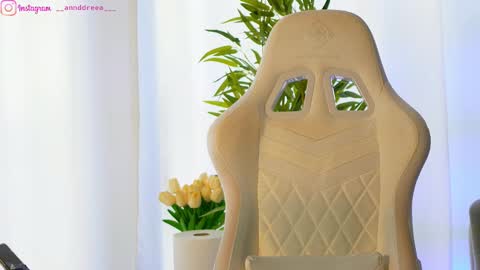 Dee online show from 02/24/25, 09:43