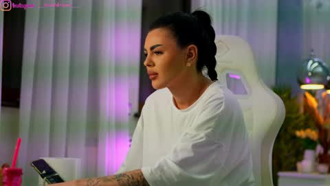 Snapshot of perfectt33n chatting on 03/23/26, 02:32 Dee online show from 03/23/26, 02:32