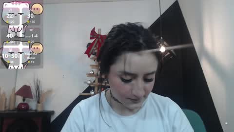 Snapshot of perla_campbell chatting on 12/05/24, 08:22   online show from 12/05/24, 08:22