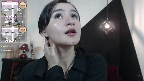 Snapshot of perla_campbell chatting on 12/12/24, 08:53   online show from 12/12/24, 08:53