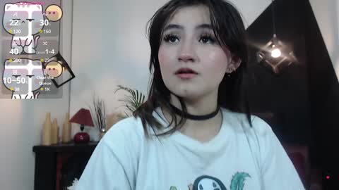 Snapshot of perla_campbell chatting on 12/19/24, 08:23   online show from 12/19/24, 08:23