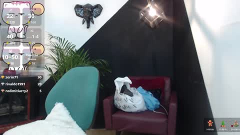 Snapshot of perla_campbell chatting on 12/21/24, 04:09   online show from 12/21/24, 04:09
