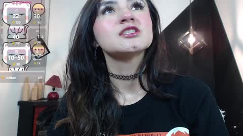 Snapshot of perla_campbell chatting on 12/23/24, 08:03   online show from 12/23/24, 08:03
