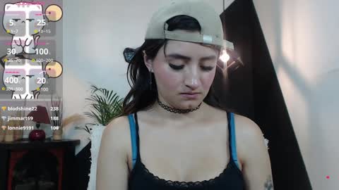 Snapshot of perla_campbell chatting on 12/27/24, 05:26   online show from 12/27/24, 05:26