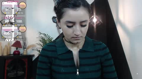 Snapshot of perla_campbell chatting on 12/30/24, 07:32   online show from 12/30/24, 07:32