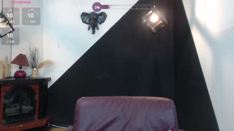 Snapshot of perla_campbell chatting on 01/10/25, 11:50   online show from 01/10/25, 11:50