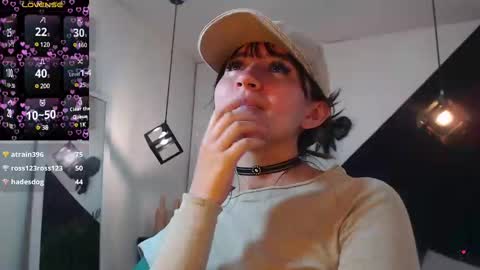Snapshot of perla_campbell chatting on 02/20/25, 10:48   online show from 02/20/25, 10:48