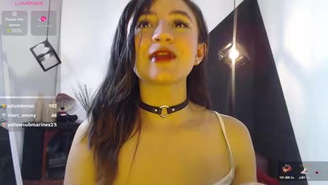 Snapshot of perla_campbell chatting on 03/03/25, 10:42   online show from 03/03/25, 10:42