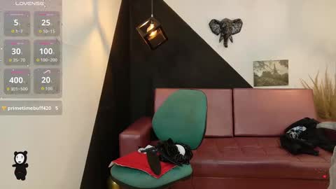 Snapshot of perla_campbell chatting on 10/06/25, 07:00   online show from 10/06/25, 07:00