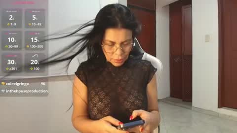 Snapshot of perla_hot4u chatting on 07/25/26, 11:24 online show from 07/25/26, 11:24