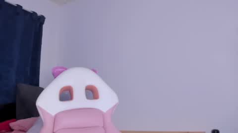 Snapshot of perlaa7 chatting on 12/27/24, 02:25 Perla online show from 12/27/24, 02:25