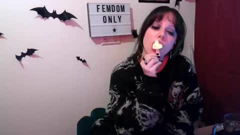 Snapshot of persephones_garden chatting on 03/21/26, 01:16 Persephone online show from 03/21/26, 01:16