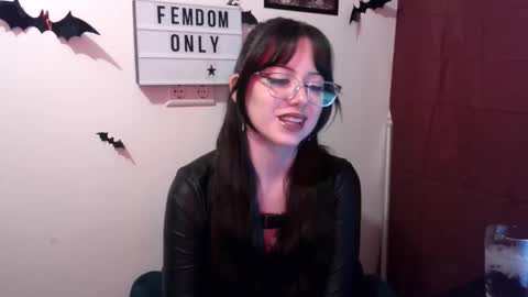 Snapshot of persephones_garden chatting on 03/26/26, 01:17 Persephone online show from 03/26/26, 01:17