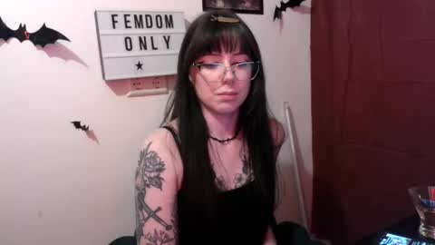 Snapshot of persephones_garden chatting on 04/18/26, 12:20 Persephone online show from 04/18/26, 12:20