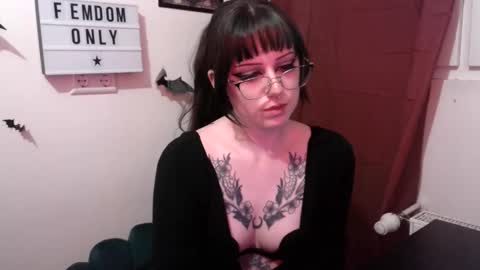 Snapshot of persephones_garden chatting on 04/22/26, 12:07 Persephone online show from 04/22/26, 12:07